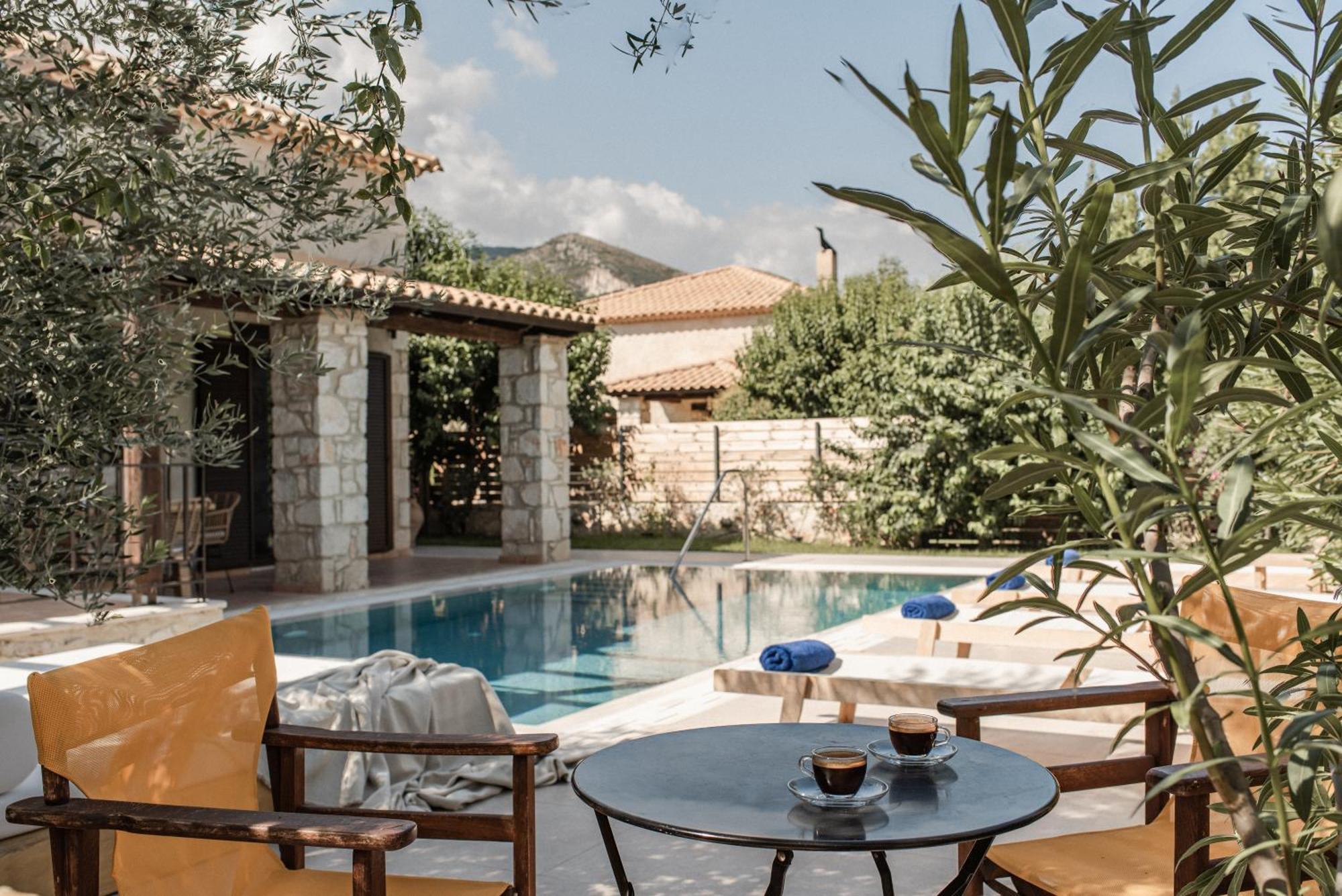 Villa Viatzo - Eclectic With Heated Saltwater Pools Mouzákion