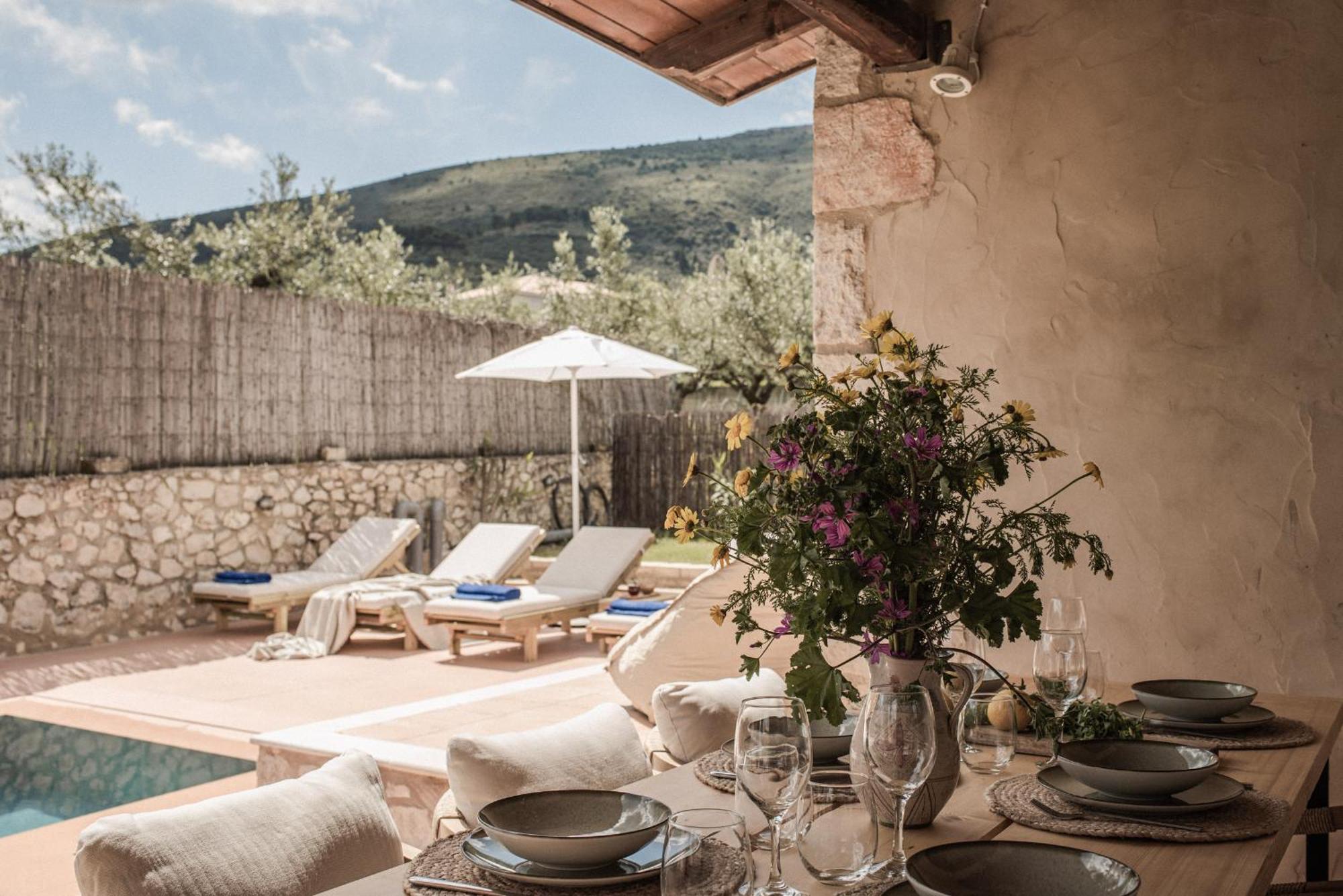 Villa Viatzo - Eclectic With Heated Saltwater Pools *