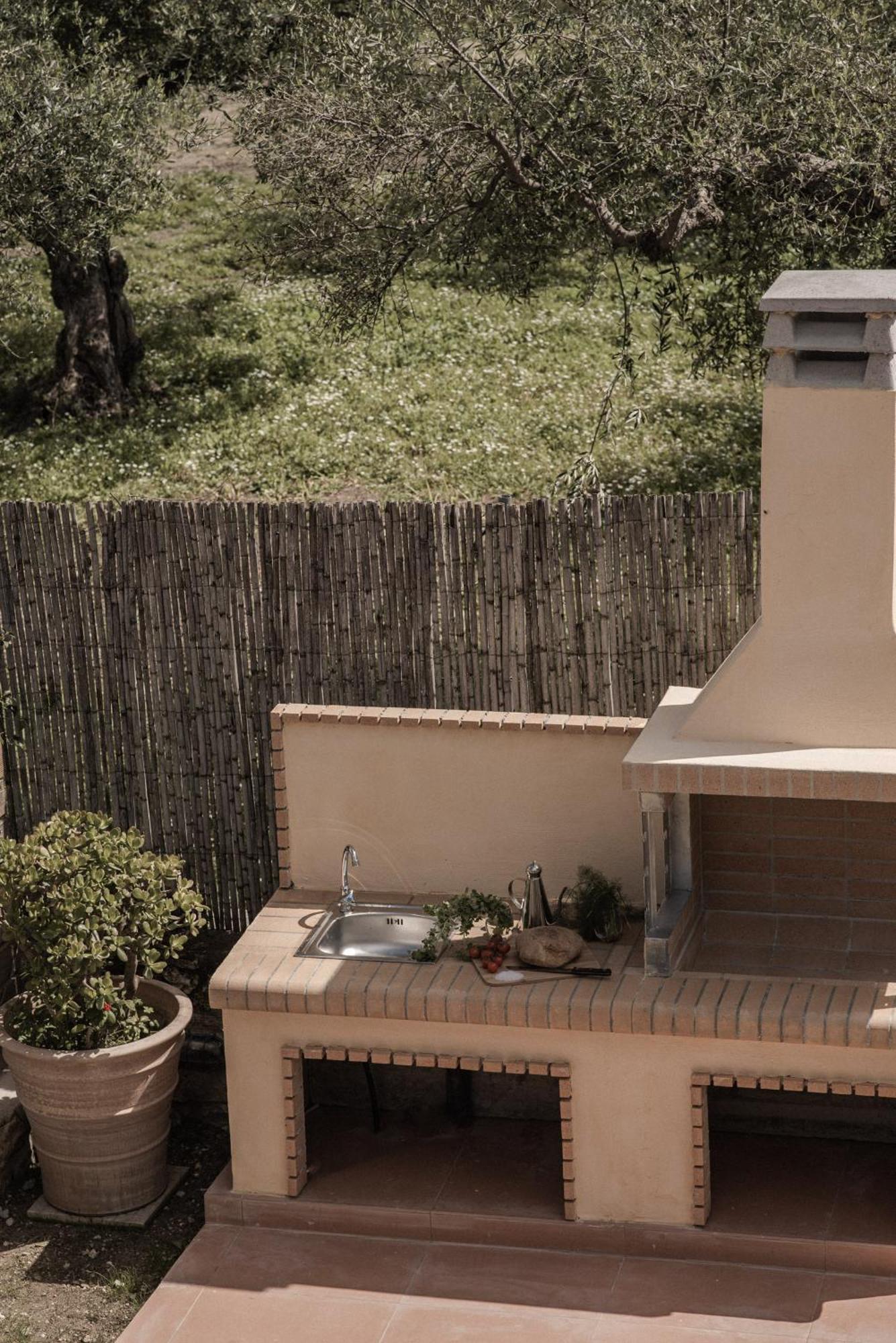 Villa Viatzo - Eclectic With Heated Saltwater Pools *