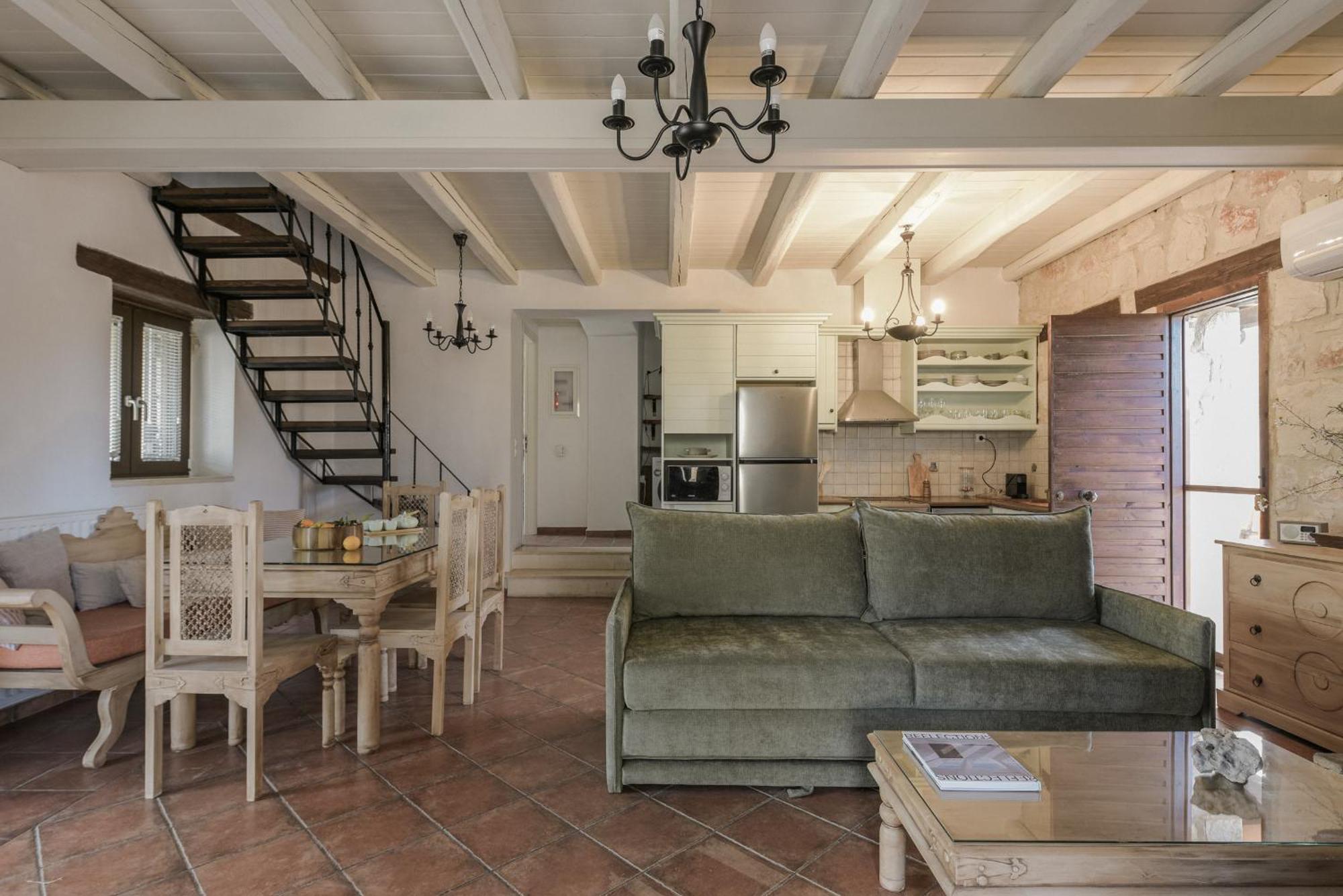Villa Viatzo - Eclectic With Heated Saltwater Pools Mouzákion