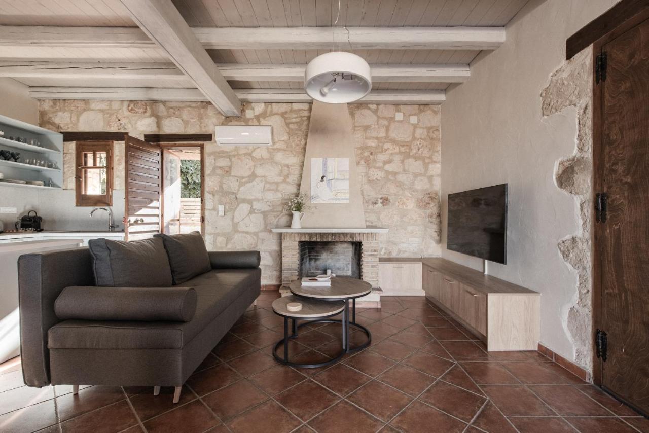 Viatzo - Eclectic With Heated Saltwater Pools * Mouzákion
