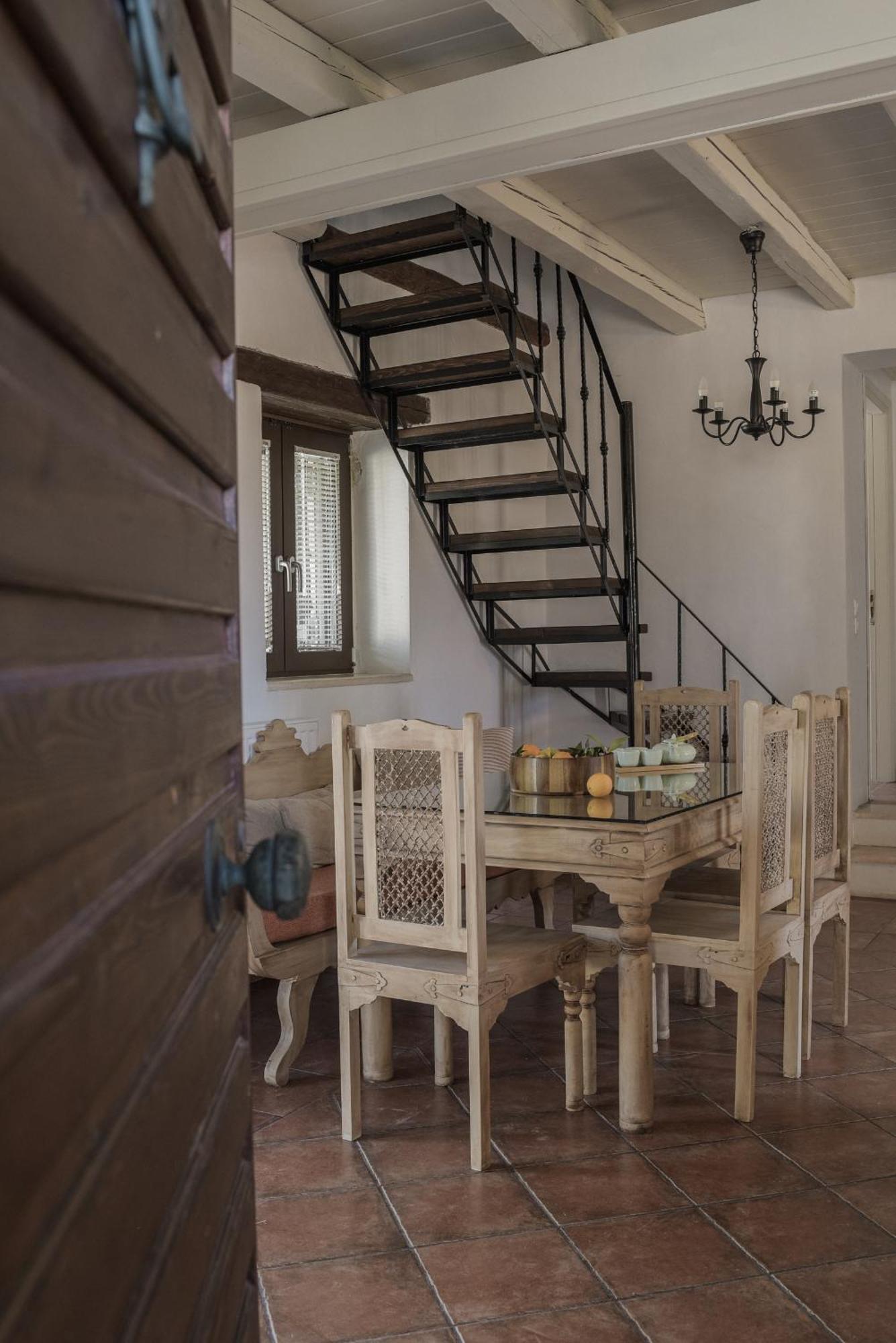 Viatzo - Eclectic With Heated Saltwater Pools * Mouzákion